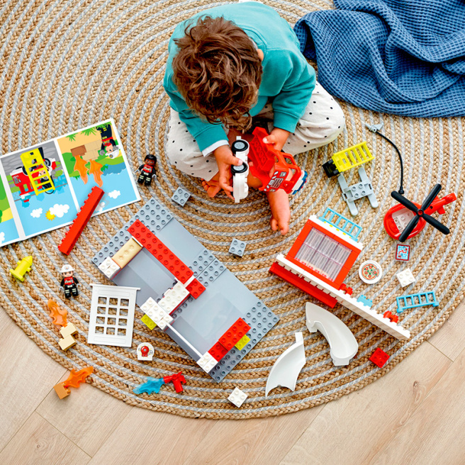 Constructor LEGO DUPLO Stația de pompieri și elicopter