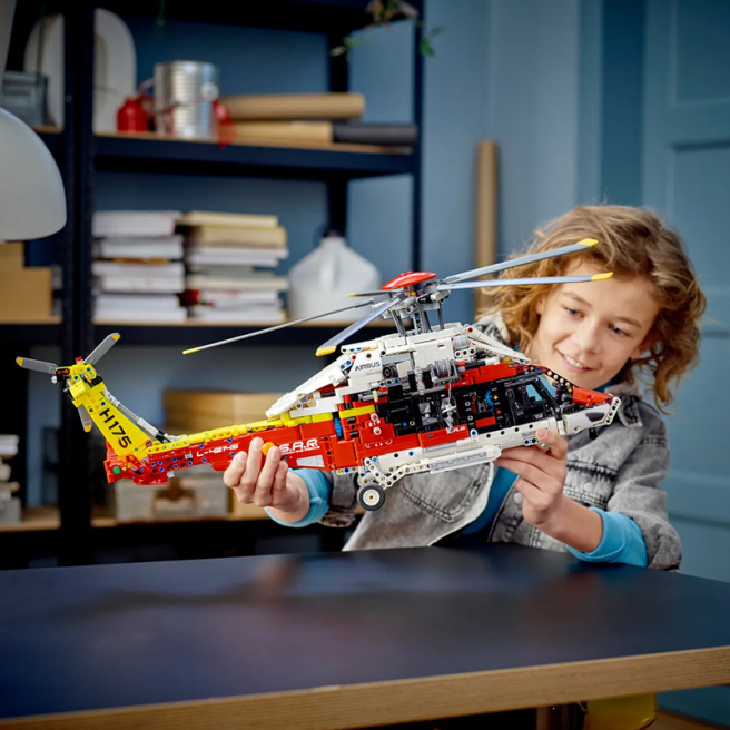 Constructor LEGO Technic Airbus H175 Rescue Helicopter