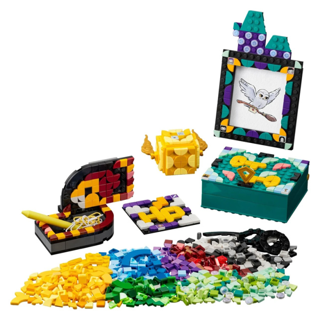 Конструктор  LEGO DOTS Настольный комплект Хогвартс