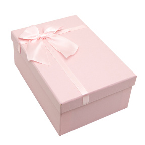 Коробка подарочная розовая с лентой