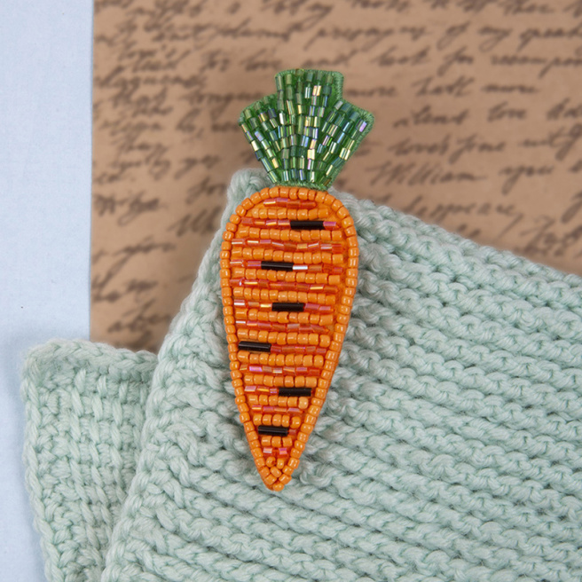 Set de broderie Klart "Broșă. Morcov", 3x9 cm