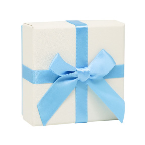Коробка подарочная для украшений, 7х7х3.5 см, квадратная, белая с синей лентой