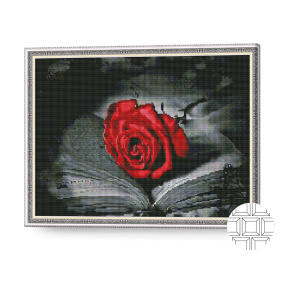 Trandafir roșu pe carte, 40x50 cm, mozaic cu diamante pătrate