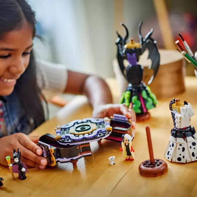 Конструктор LEGO Disney Платья Малефисенты и Круэллы Де Виль