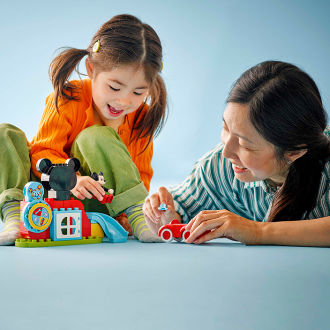 Конструктор LEGO DUPLO Клуб и Машина Микки Мауса