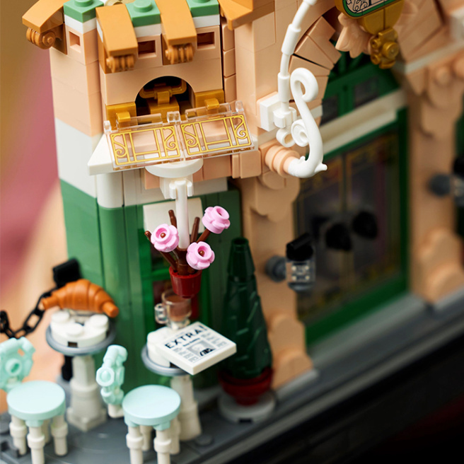 Конструктор LEGO Icons Французское кафе