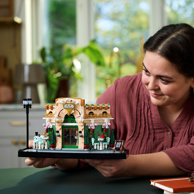 Конструктор LEGO Icons Французское кафе
