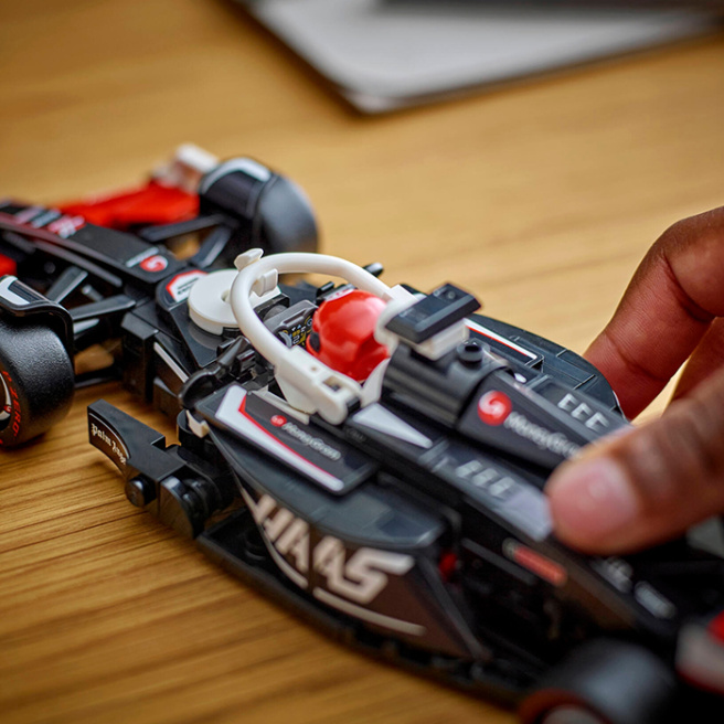 Конструктор LEGO Speed Champions Гоночный автомобиль MoneyGram Haas F1 Team VF-24