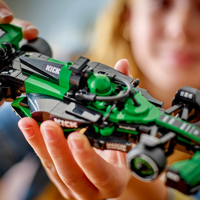 Конструктор LEGO Speed Champions Гоночный автомобиль KICK Sauber F1 Team C44