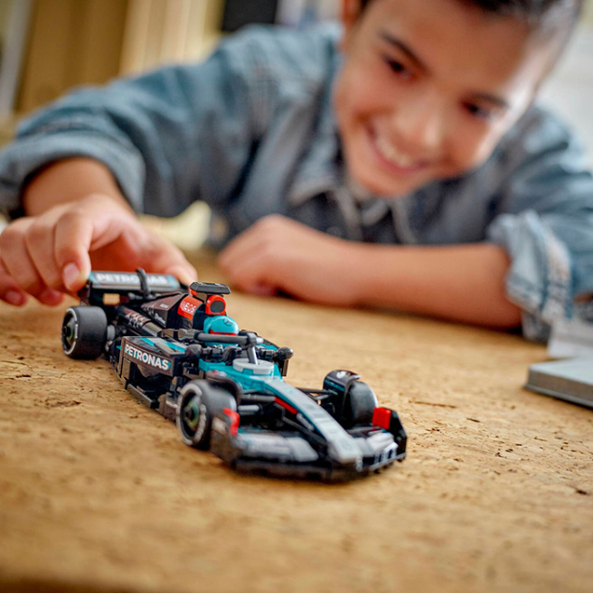 Конструктор LEGO Speed Champions Гоночный автомобиль Mercedes-AMG F1 W15