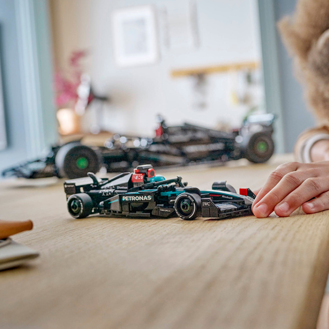 Конструктор LEGO Speed Champions Гоночный автомобиль Mercedes-AMG F1 W15