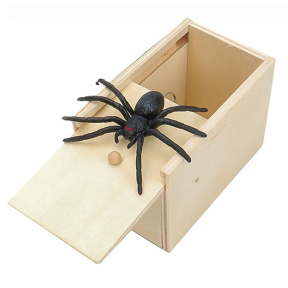 Halloween, Cutie farsă cu păianjen