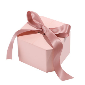 Подарочная коробка восьмиугольная с лентой, 15 * 15 * 10 см розовая