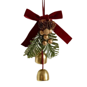 Pandantiv cu panglică roșie, crengi de brad și doua clopoței, 14*10 cm