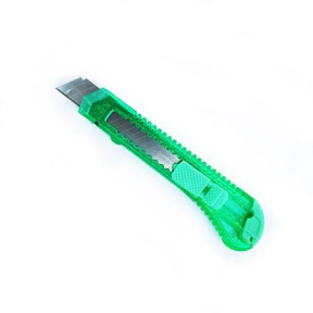 Нож 18 мм в полупрозрачном пластиковом корпус